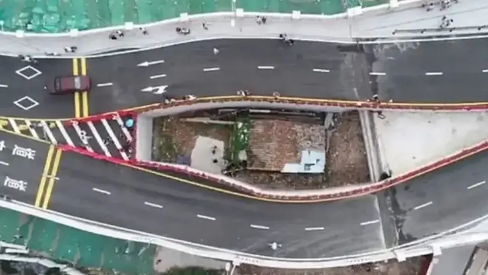 Chinezii au construit o autostradă în jurul unei case mici, pentru că proprietarul a refuzat să se mute