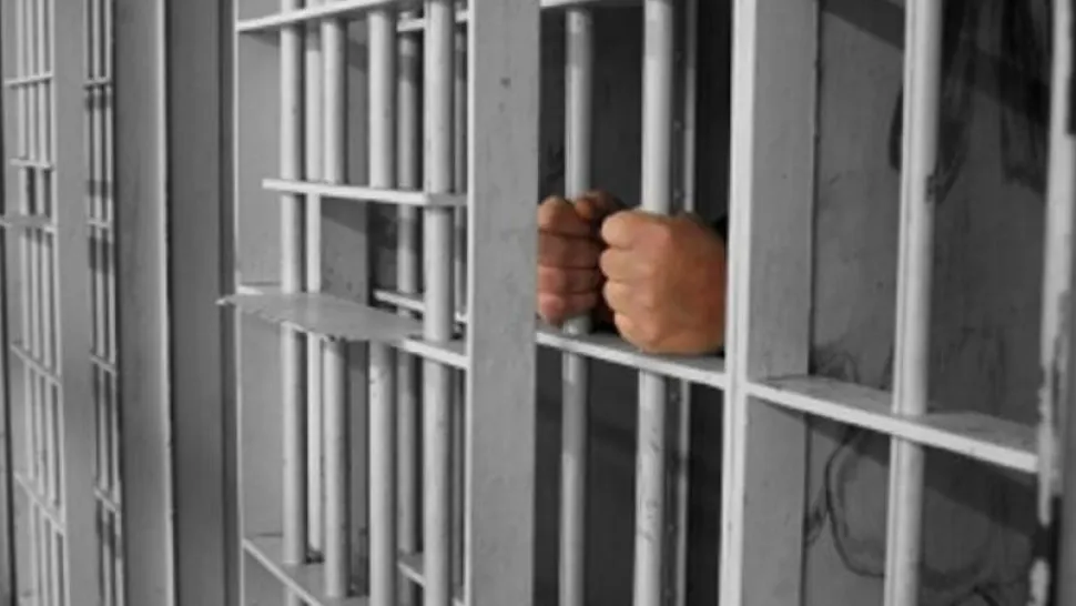 Deținut în comă după o petrecere după gratii - BĂTAIE cu cioburi și cuțite și consum de alcool la penitenciarul Gherla