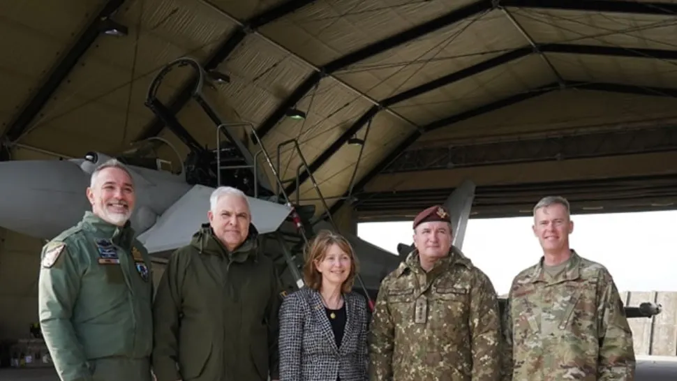 Ambasadoarea SUA - Kathleen Kavalec, în vizită la bazele militare: România, un model pentru alte state membre NATO la bugetul alocat pentru apărare