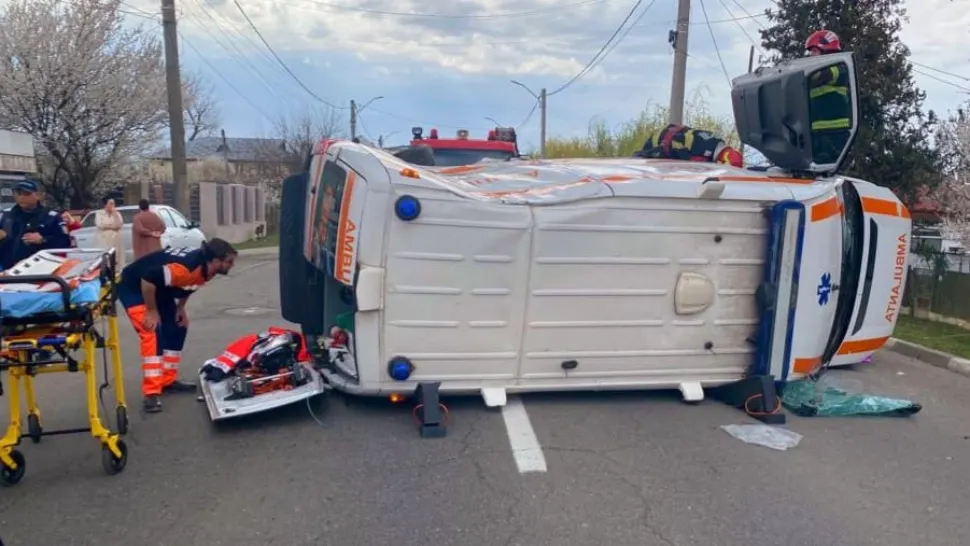 Tragedie în Urziceni: o ambulanță aflată în misiune a fost spulberată - 3 victime. Pasagerul, un copil de 1 an, în stare gravă