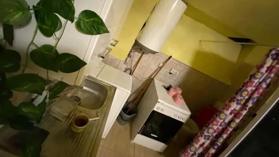 Garsonieră cu WC-ul lipit de aragaz, de închiriat în Cluj-Napoca. Prețul, exorbitant, bineînțeles 