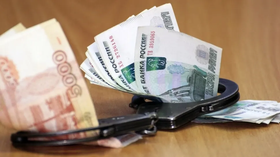 Legea Păunescu - pedepse aspre pentru "trădătorii de țară". Sancțiuni mai dure pentru corupție