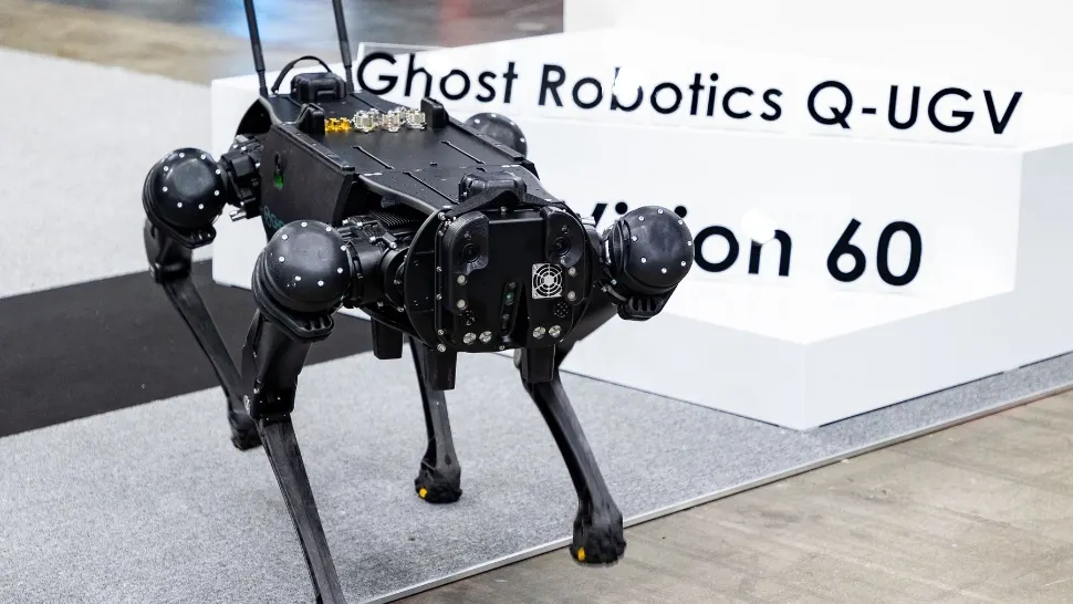 Robot militar din SUA, prezent la Târgu Mureș. „Merge prin ploaie, zăpadă, ger şi chiar latră”