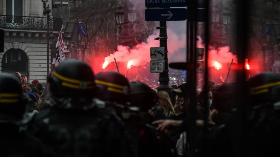 Scene APOCALIPTICE în Paris și marile orașe: peste 300 de proteste, anunțate în zilele următoare. STARE DE ALERTĂ în Franța! - FOTO&VIDEO