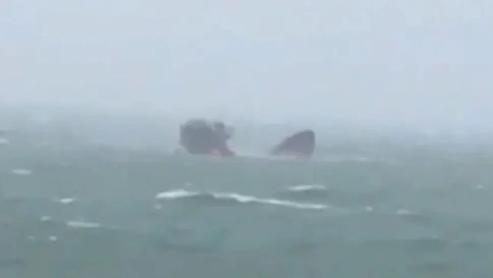 Navă rusească scufundată în Marea Neagră - Un mort și zece răniți