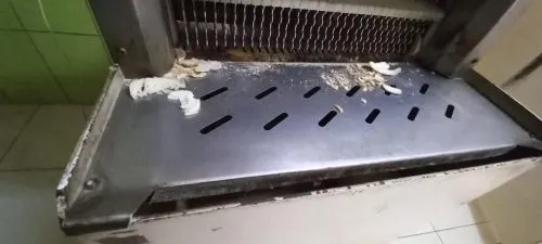 Controale la sânge în 2 mari piețe din Capitală, înainte de Paște: Amenzi de aproape 1 milion de lei pentru produse expirate, mizerie, rugină