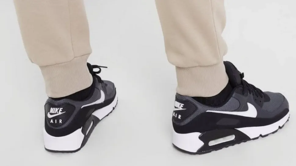 Nike Air Max 90 - un model legendar pentru bărbați și femei (P)