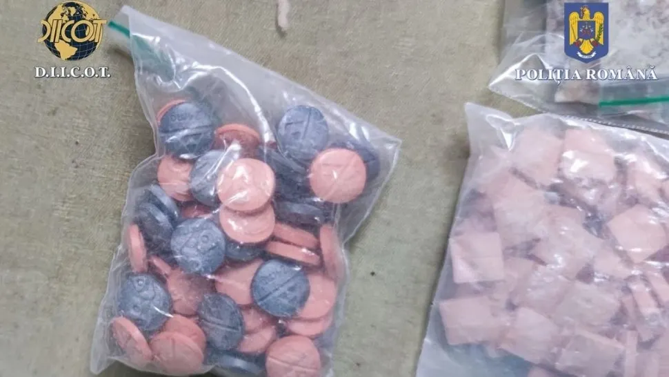 Cel mai scump drog, cocaina roz, vândut de traficanţi la petrecerile de pe litoral | Zeci de turişti, prinşi cu droguri în ultimele 24 de ore