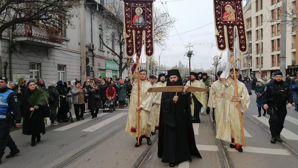 Creștini ortodocși participă la pelerinajul de Florii din București