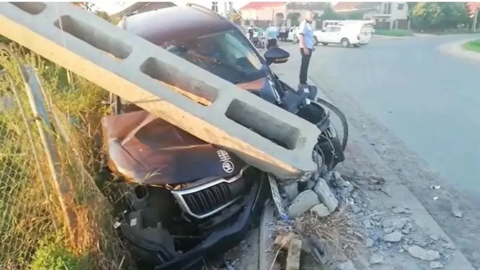 Preotul care a condus beat și a doborât un stâlp de electricitate cu mașina și-a aflat pedeapsa