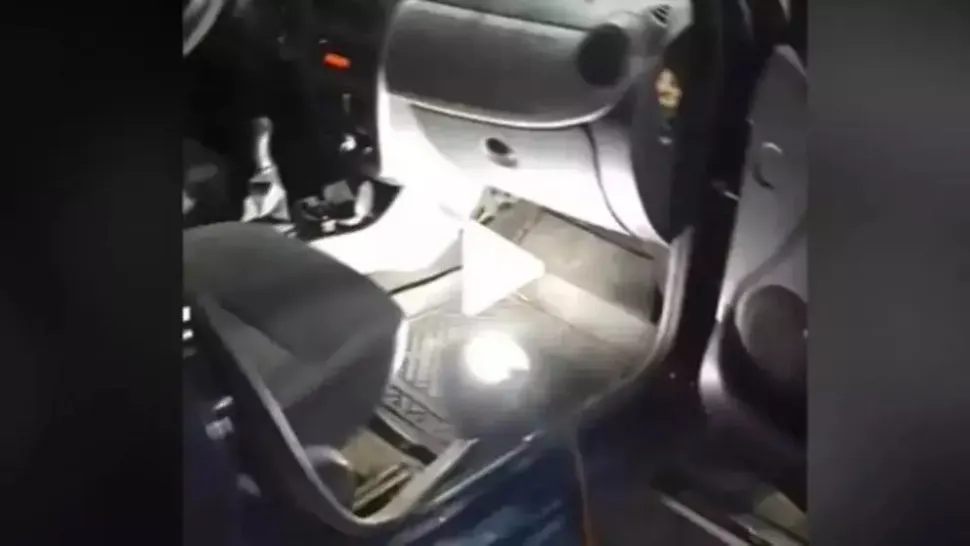 VIDEO – Ce a găsit un mecanic într-o mașină adusă la service pentru un schimb de ulei - Și-a făcut cruce când a văzut