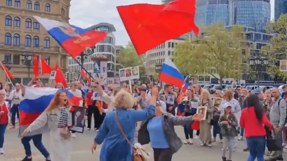 Simpatizanții lui Putin au ridicat steagurile Rusiei în Europa. Val de manifestații cu ocaziei Zilei Victoriei