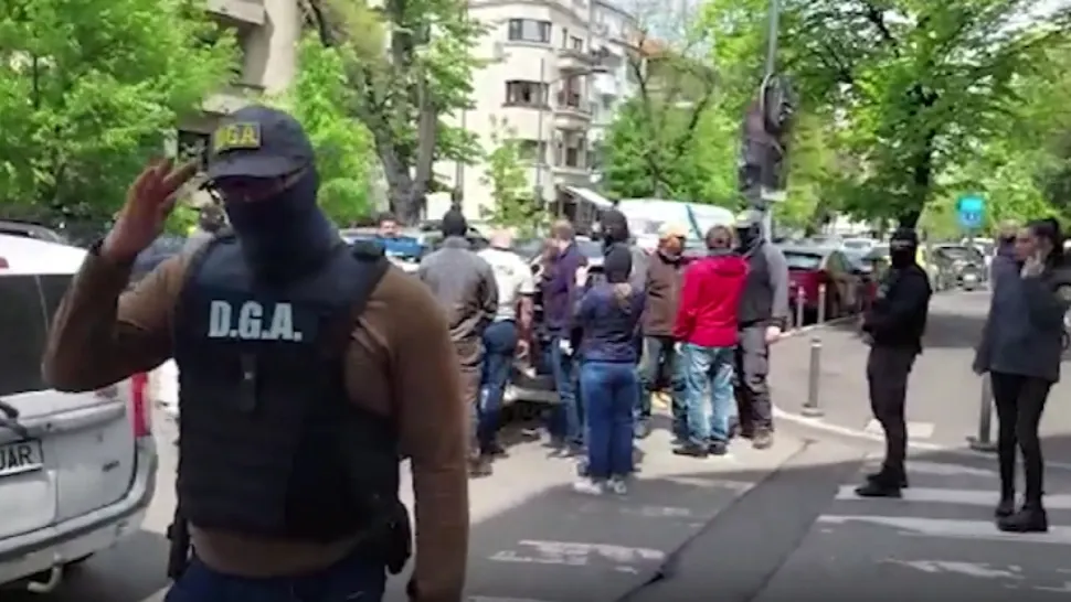Polițiștii șpăgari au DEMISIONAT! Cei doi, dispuși să încheie acorduri de recunoaștere a vinovăției - Care este PLANUL