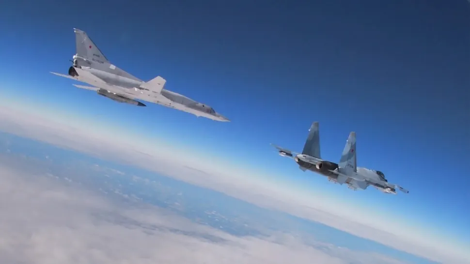 Avion militar rusesc, prăbușit în Marea Neagră. Ar fi fost lovit chiar de forțele rusești - VIDEO