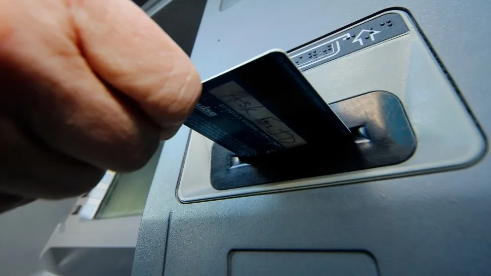 Ferește-te de bancomatele care prezintă astfel de probleme. 5 detalii care ar trebui să te pună în gardă