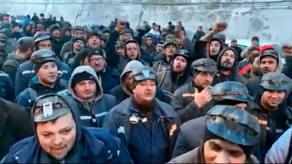 Minerii amenință cu proteste și greva foamei dacă nu primesc 3.000 lei la final de an