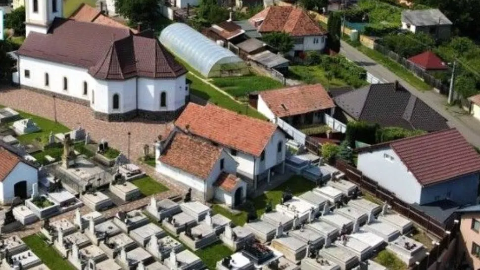 Nimeni nu scapă de digitalizare! Primul cimitir high-tech din România, unde poți afla informații prin scanarea unui cod QR