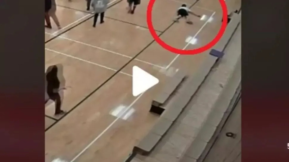 VIDEO – Un elev a făcut stop cardiac la ora de sport și toți colegii săi au trecut pe lângă el fără să-l ajute – Intervenția salvatoare a directorului școlii