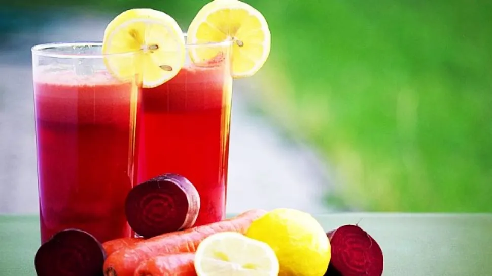 Sucul miraculos care tratează cancerul și detoxifică ficatul și rinichii - 2 rețete cu 6 fructe și legume