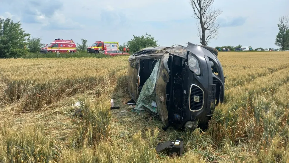 Impact DEVASTATOR pe un drum din Prahova: 6 persoane rănite! O femeie a rămas fără o mână, iar un copil de 12 ani este inconștient - FOTO