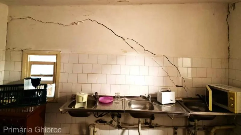 Toţi pacienţii de la o secţie a Spitalului Judeţean Arad, afectată de cutremur, au fost mutaţi