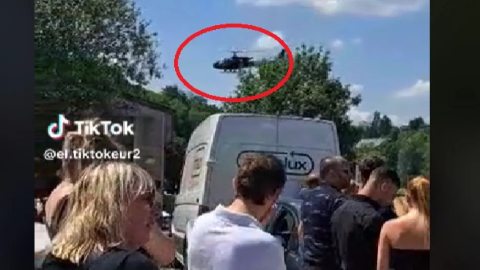 Un bărbat și-a înscenat moartea și a venit cu elicopterul la propria înmormântare. Motivul șocant pentru care a recurs la acest gest - VIDEO