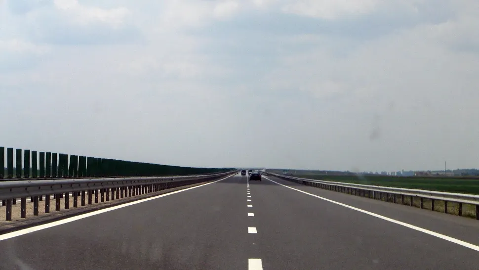Circulație blocată pe autostradă după ce un transport agabaritic a rămas blocat