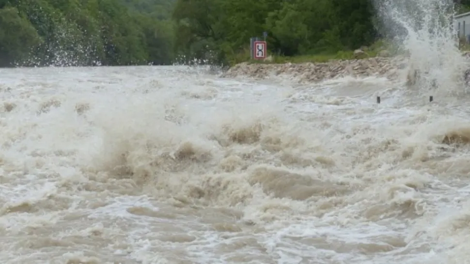 Avertizare hidrologică: Alertă maximă în 6 județe - Cod galben de viituri până marți, 27 iunie - Care sunt toate localitățile afectate