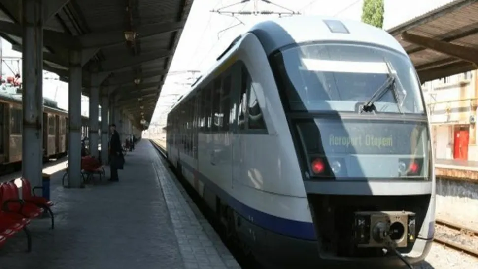 HAOS la CFR: O locomotivă modernă s-a defectat în câmp - Călătorii au mers pe jos, prin pietre