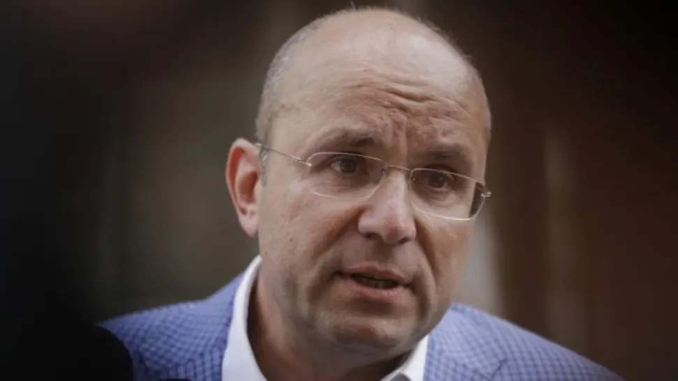 Cozmin Gușă: "Țarul, valetul și bucătarul", adaptare după "Sultanul și lovitura de stat", piesă jucată acum 7 ani în Turcia. Care e totuși situația reală și de ce se teme Putin?