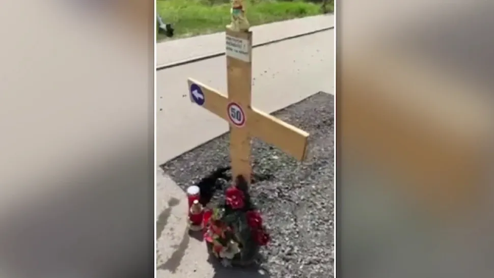 Cruci înfipte în mijlocul drumului în Alba! Ce au vrut localnicii să semnaleze prin acest gest