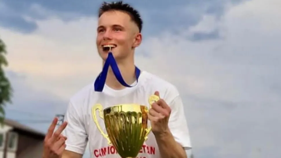 A murit tânărul fotbalist de 17 ani care avea artera femurală secționată de o bucată dintr-un gard