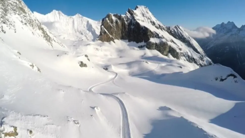 Un vârf de munte s-a prăbușit la granița dintre Austria și Elveția! VIDEO cu căderea spectaculoasă a stâncilor
