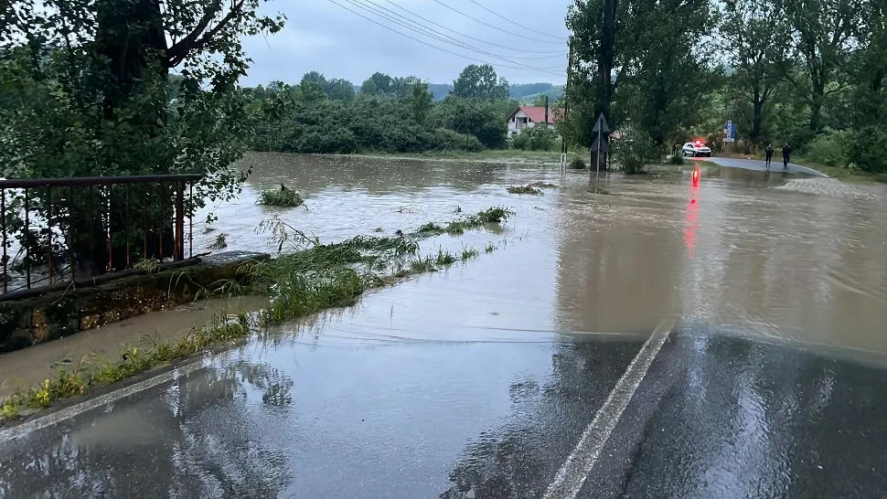 După pericolul de holeră, inundațiile îi bagă în ședință de urgență pe cei din Ministerul Mediului