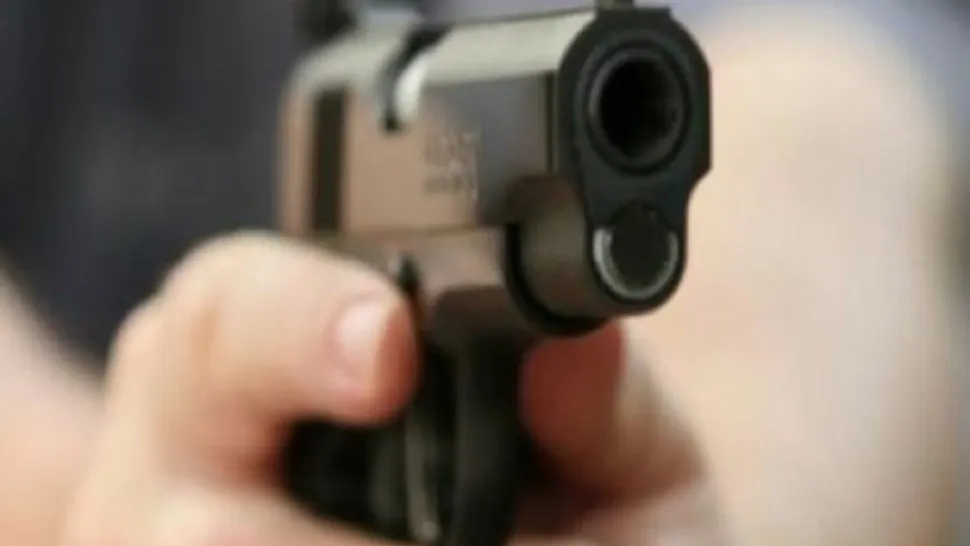 Temut interlop bucureștean, arestat după ce și-a împușcat o rudă, pe fondul unui conflict conjugal. Este rivalul fraților Cămătaru