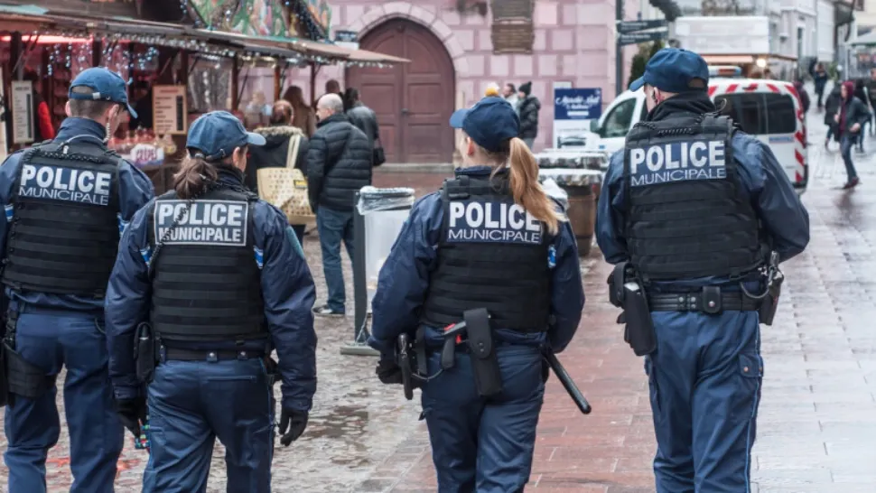 Violențe la Paris - Confruntări violente în suburbiile pariziene după moartea unui tânăr ucis de un polițist