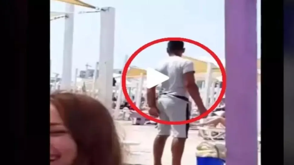 VIDEO halucinant de pe o plajă românească - Gestul scârbos pe care-l face un vânzător ambulant de porumb fiert chiar înainte să servească turiștii