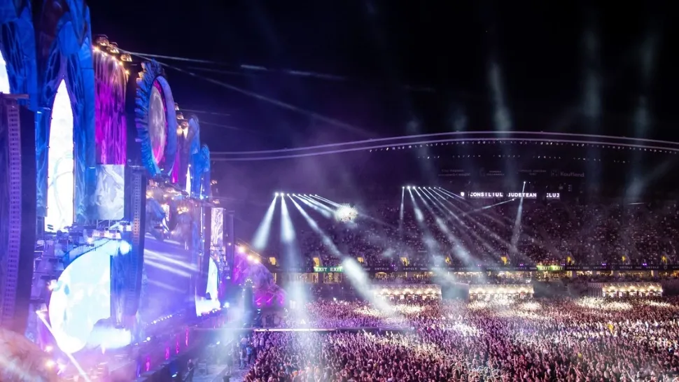 Versuri obscene pe scena festivalului Untold. Controverse aprinse online după ce tinerii au fredonat melodia „Dă-i țiganca”