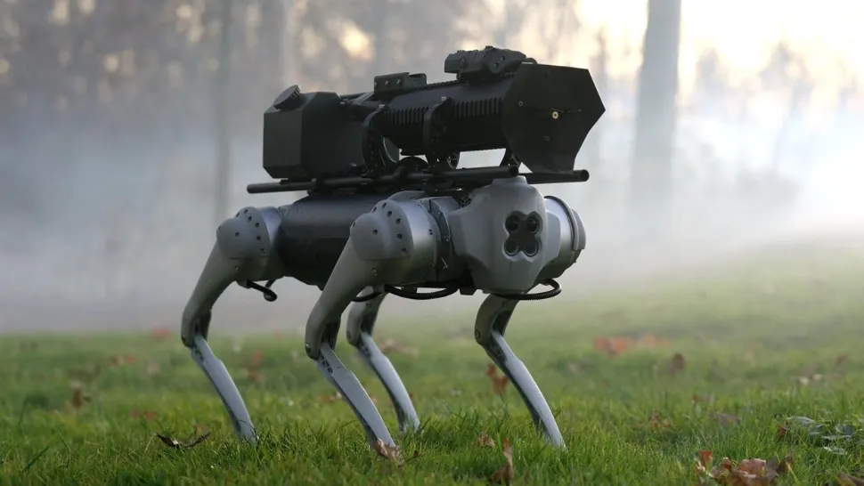 Câinele robot care aruncă flăcări, noul soldat pe câmpul de luptă. VIDEO cu capacitățile patrupedului militar