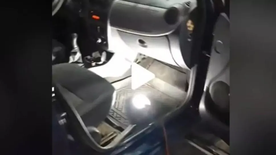 VIDEO - Ce a descoperit un mecanic într-o mașină adusă la service pentru un banal schimb de ulei: "Lasă că mai merge..."