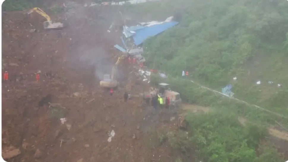 Tragedie în China, după o alunecare de teren. 19 oameni au murit