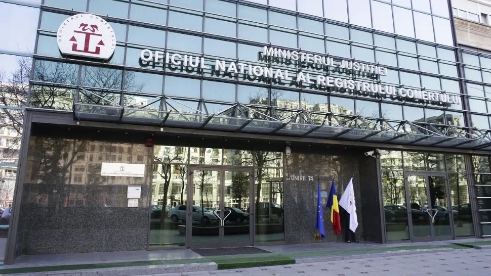 Angajații de la Registrul Comerțului au intrat în grevă japoneză. Cât va dura protestul și care sunt principalele revendicări