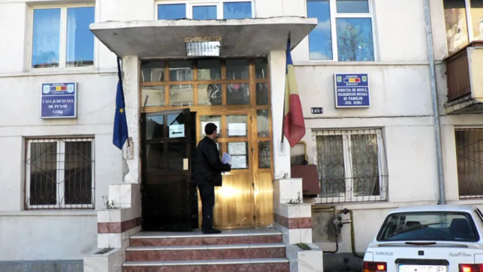 Protest extrem după ce a primit 6 decizii de pensionare DIFERITE. Val de procese câștigate împotriva Casei de Pensii Gorj
