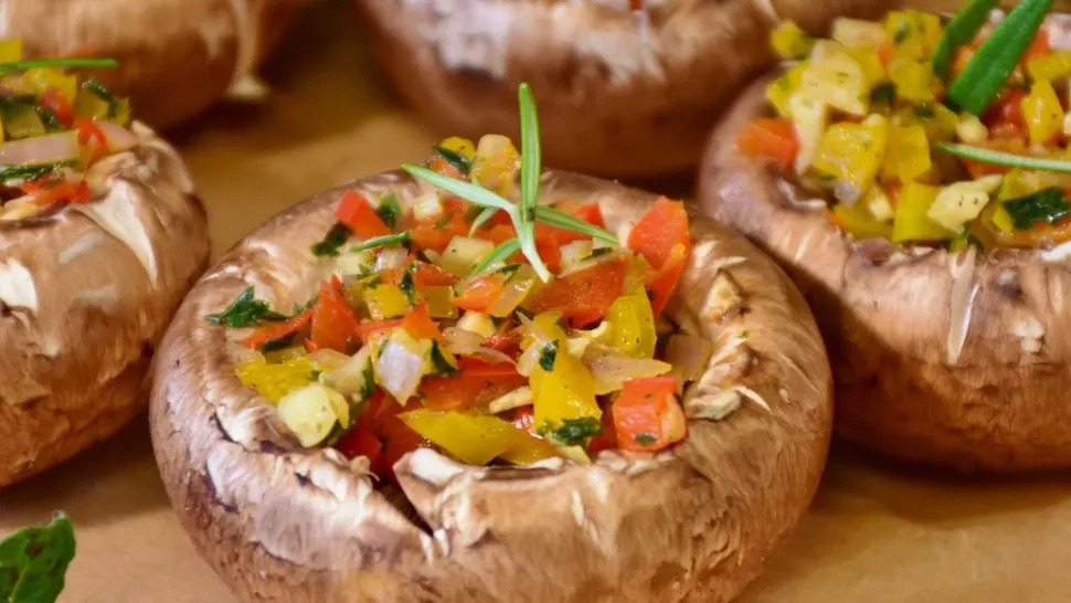 Ciuperci umplute la cuptor - De câte ingrediente este nevoie pentru cea mai simplă și delicioasă rețetă