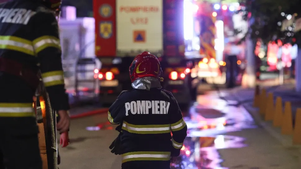 Un autocar plin cu oameni a luat foc în Harghita. Cei 22 de pasageri au fost salvați după o intervenție contracronometru