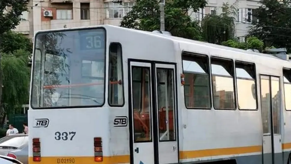 Tramvai deraiat în București - panică printre călători