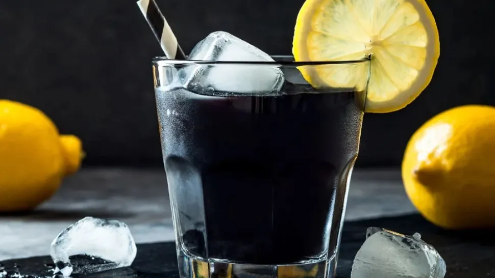 Băutura minune care elimină toxinele din organism și te scapă și de kilogramele în plus. Cum prepari limonada neagră 