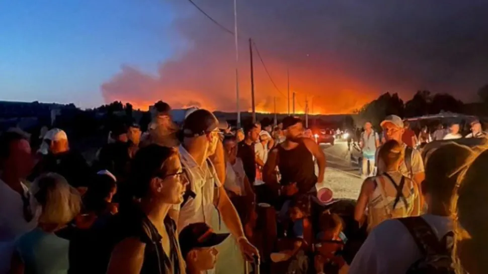 S-a dat ordin de evacuare în nordul insulei Corfu! Incendii masive mistuie insula - VIDEO
