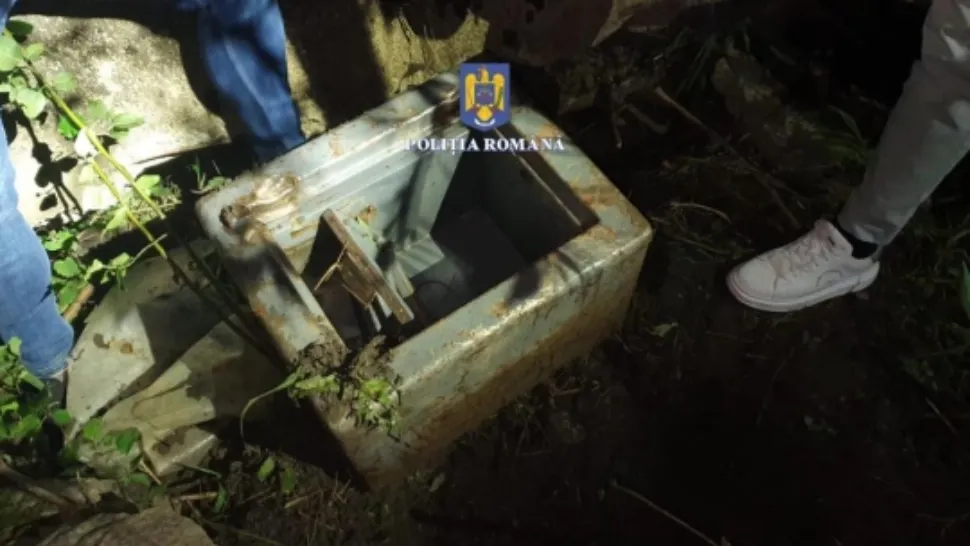 Seif găsit îngropat pe malul râului Jiu după un jaf ca-n filme! Pe ce sumă au pus mâna hoții și cum au fost prinși - FOTO&VIDEO