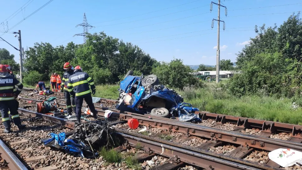 Filmul tragediei din Bacău în care o întreagă familie și-a pierdut viața. Primele ipoteze luate în calcul - Imagini șocante de la locul impactului